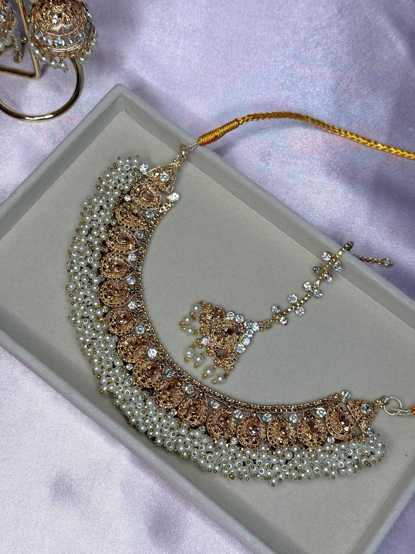 Amirah Necklace set - White on gold