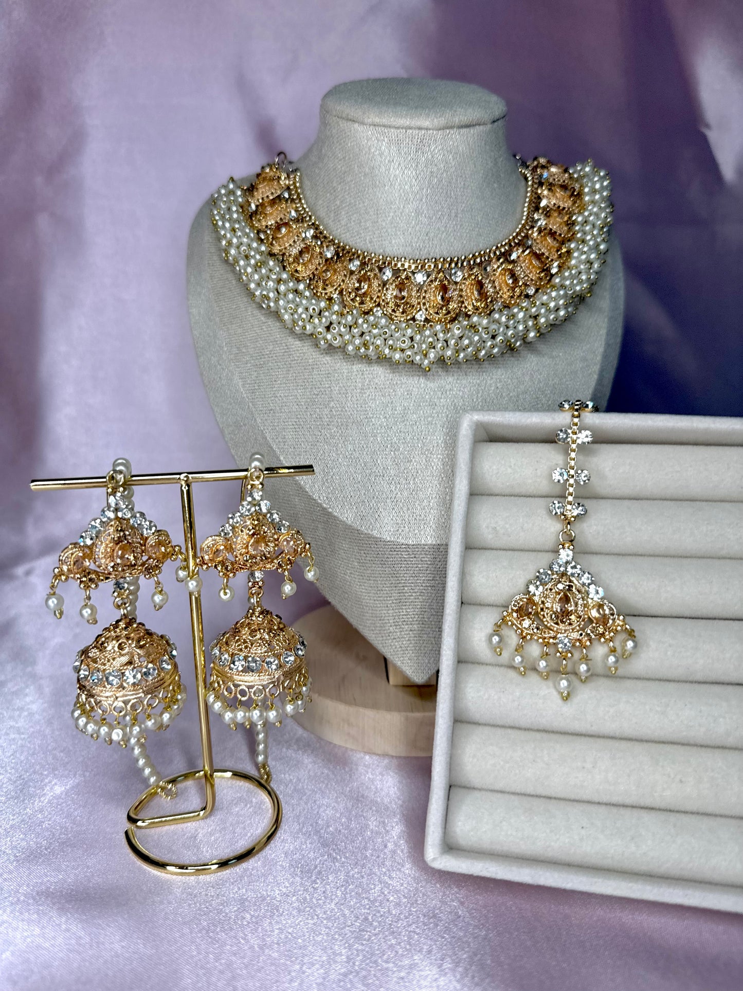 Amirah Necklace set - White on gold