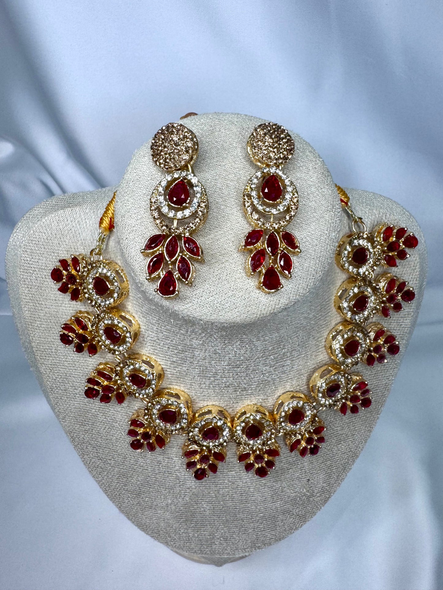 Zahra set - NO TIKKA - Red on gold