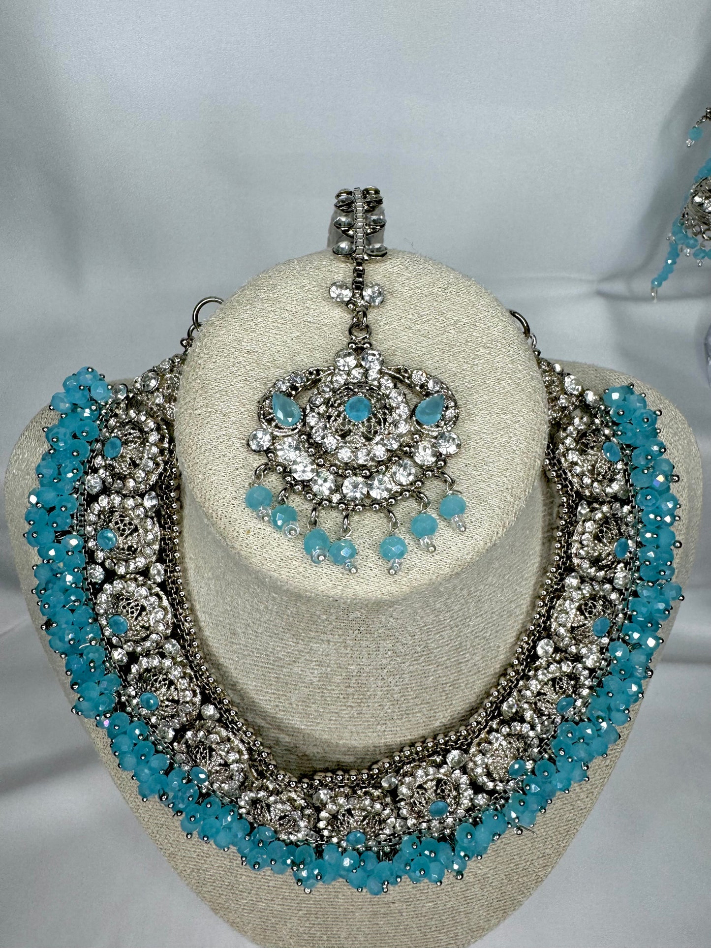 Amirah Necklace set - Light blue on silver