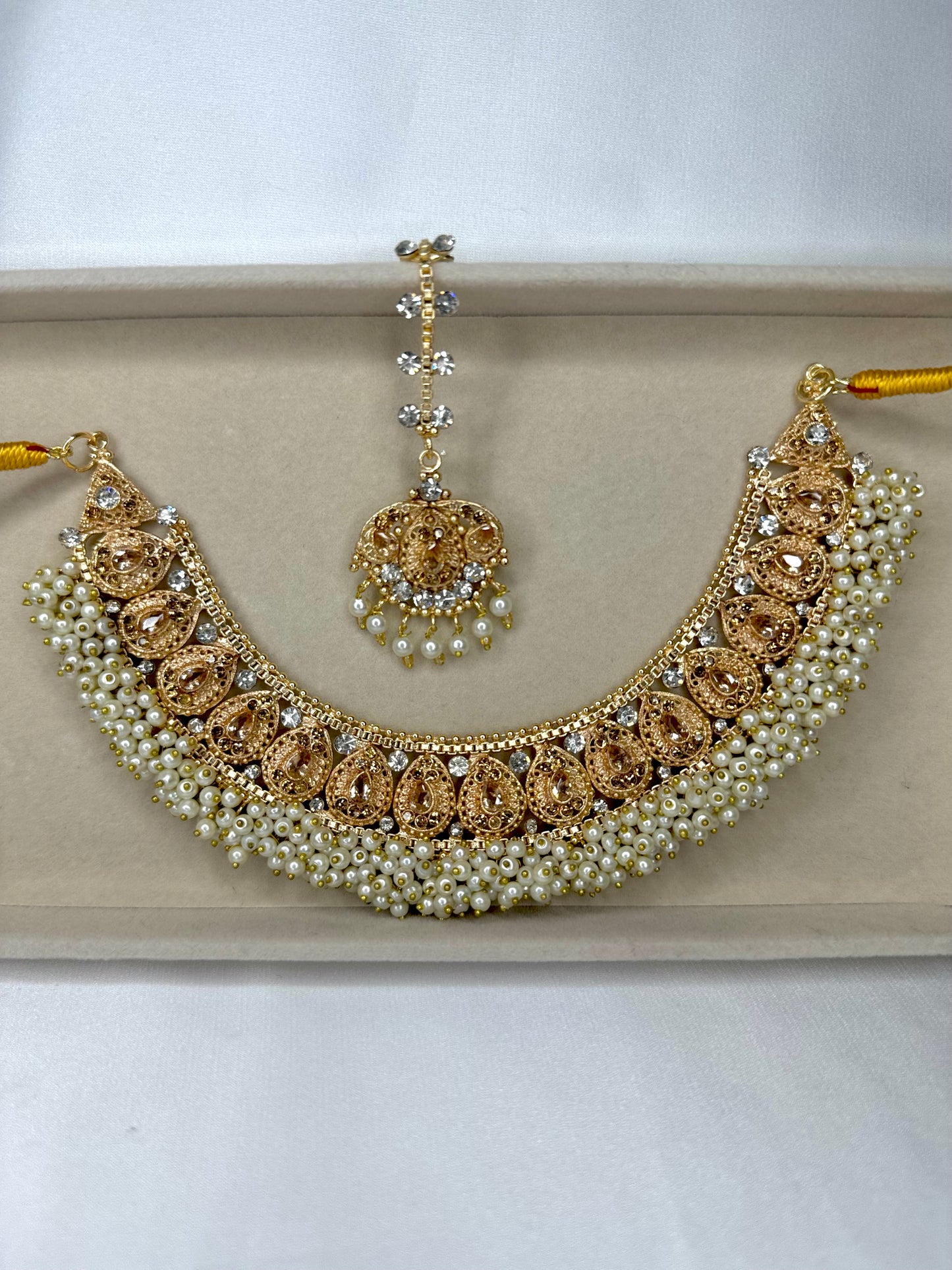 Amirah Necklace set - White on gold