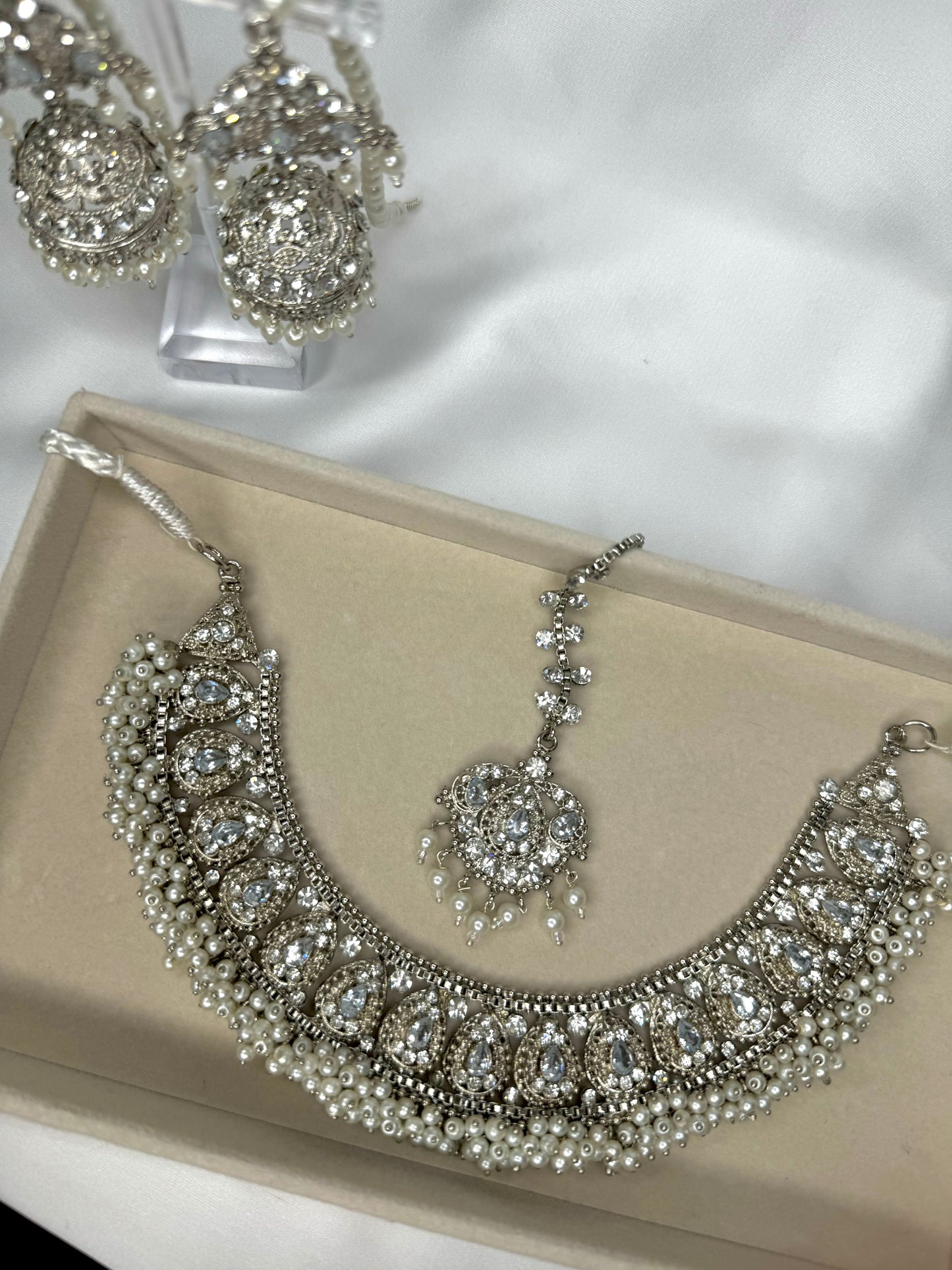 Amirah Necklace set - White on silver